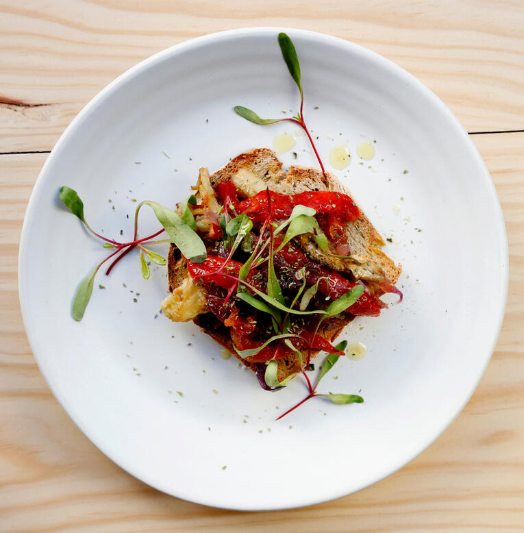 Untitled Tostada com Escalivada, Veggieterraneo Évora